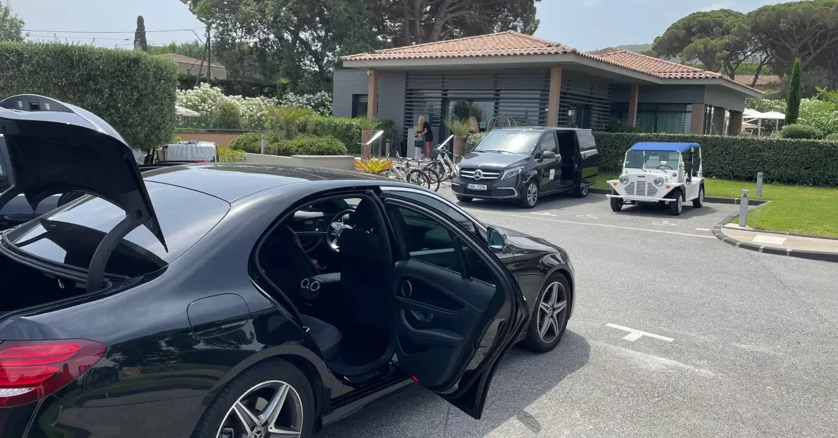 Nice St Tropez Driver: E class sedan in front of the hotel