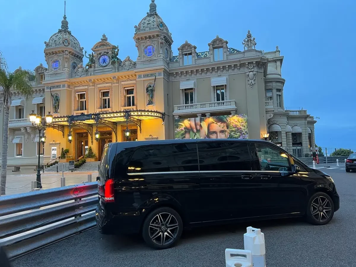 A transfer Nice Monaco arriving at casino square